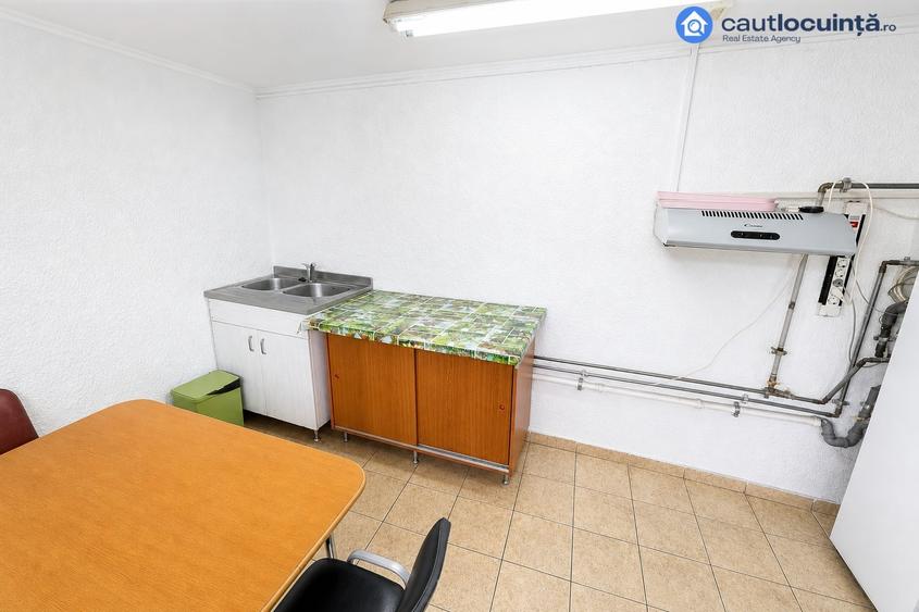 Casă individuală cu 7 camere cu Canalizare în Rahova