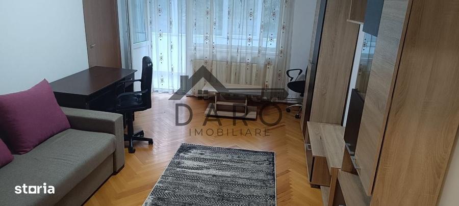 Apartament cu 3 camere decomandat în Cornișa