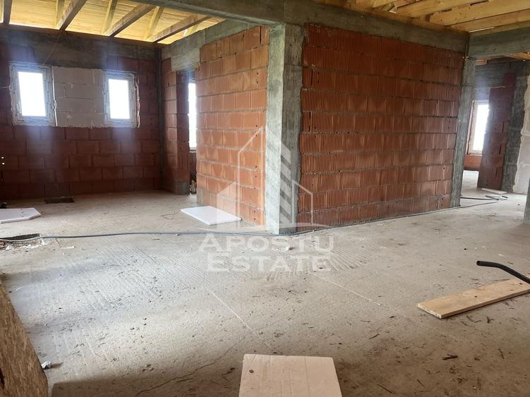Duplex cu 4 camere cu Canalizare în Cornești