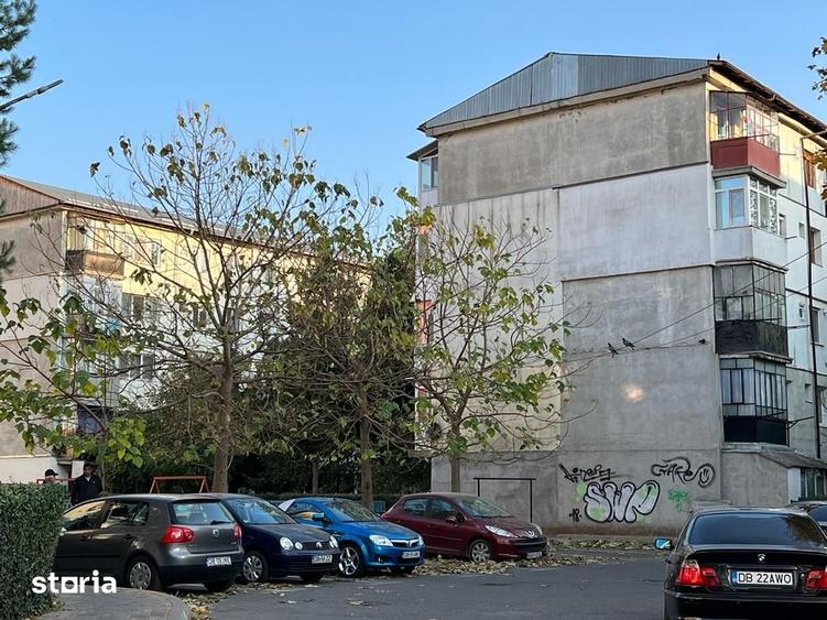 Apartament cu 3 camere semidecomandat în Micro 5