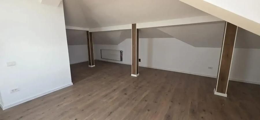 Casă individuală cu 5 camere cu Teren 409 Mp în Vest
