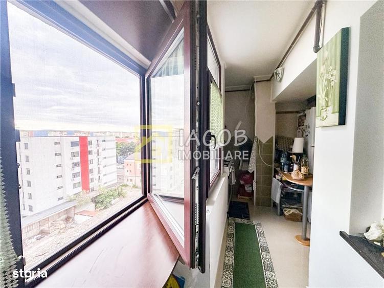 Apartament cu 3 camere decomandat în Central