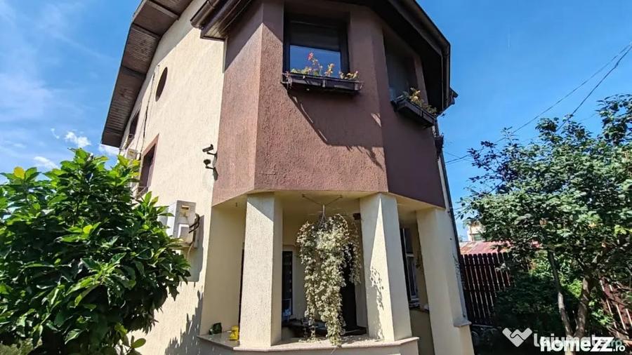 Casă cu 8 camere cu Teren 250 Mp în Mihai Bravu