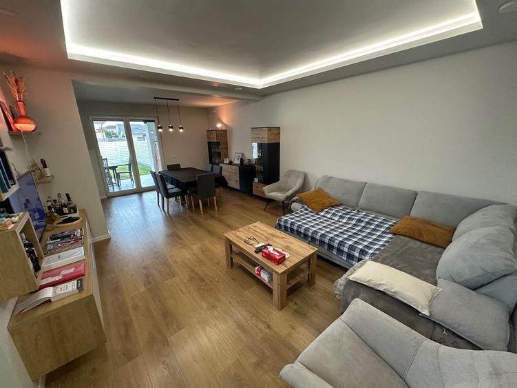 Duplex cu 5 camere cu Canalizare în Nord