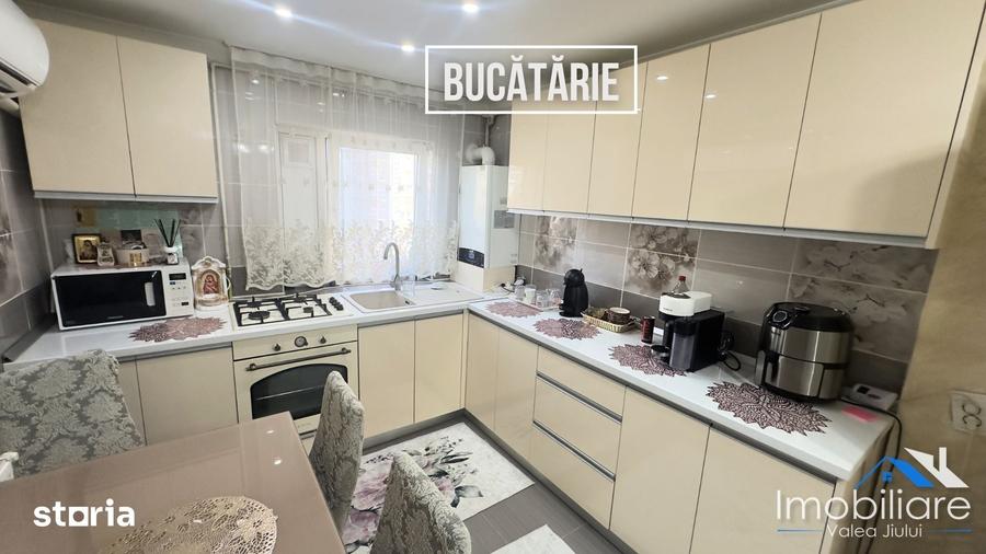 Apartament cu 4 camere în Petros