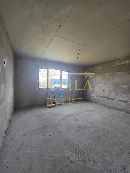 Casă cu Teren 500 Mp în Est
