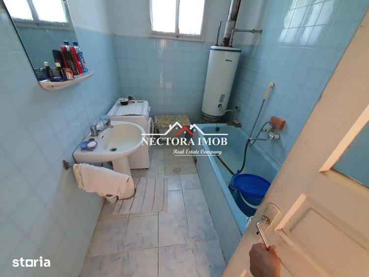 Casă cu 7 camere cu Teren 2300 Mp în Orașul Nou