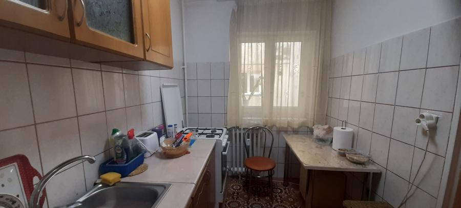 Apartament cu 3 camere decomandat în Drumul Taberei
