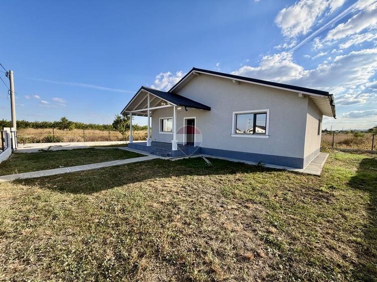 Casă cu 4 camere cu Teren 497 Mp în Exterior Vest