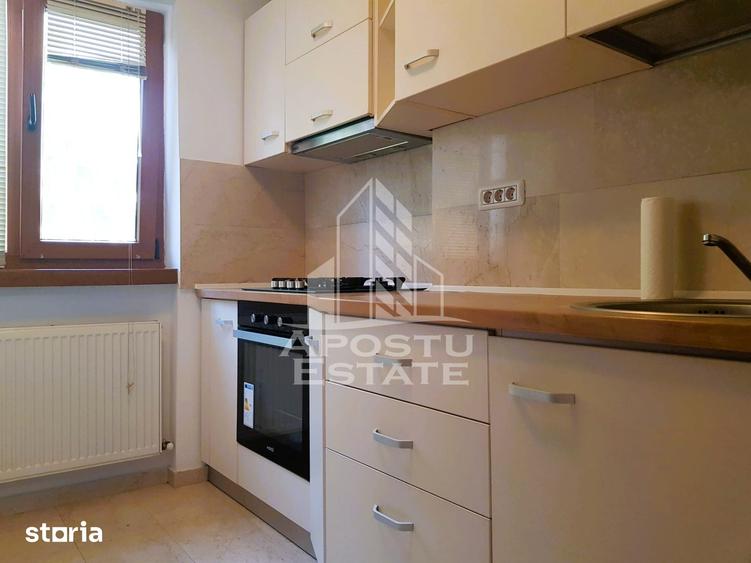 Apartament cu 3 camere semidecomandat în Central