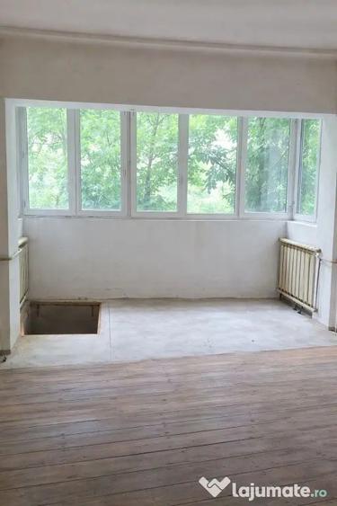Apartament cu 4 camere decomandat în Aviației