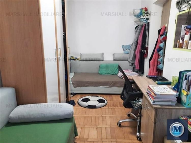 Apartament cu 3 camere semidecomandat în Cina