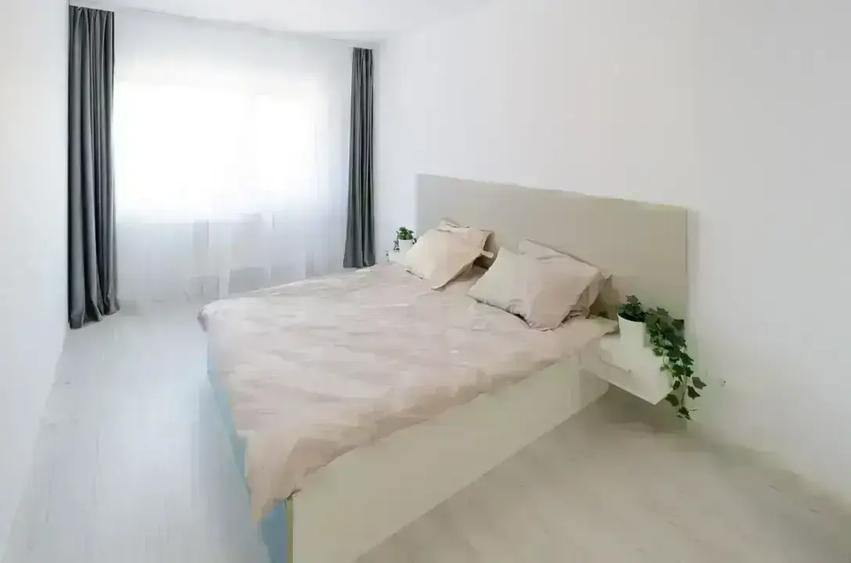 Penthouse cu 4 camere decomandat în Mihai Bravu