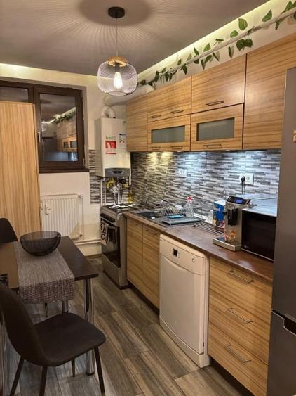 Apartament cu 2 camere decomandat, mobilat în Ultracentral