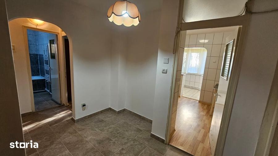 Garsonieră decomandată în Micro 20