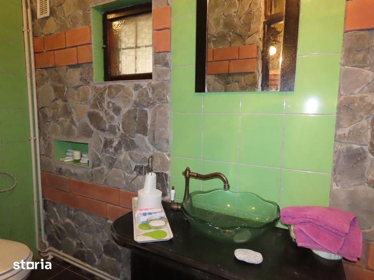 Casă cu 5 camere cu Teren 200 Mp în Moroeni