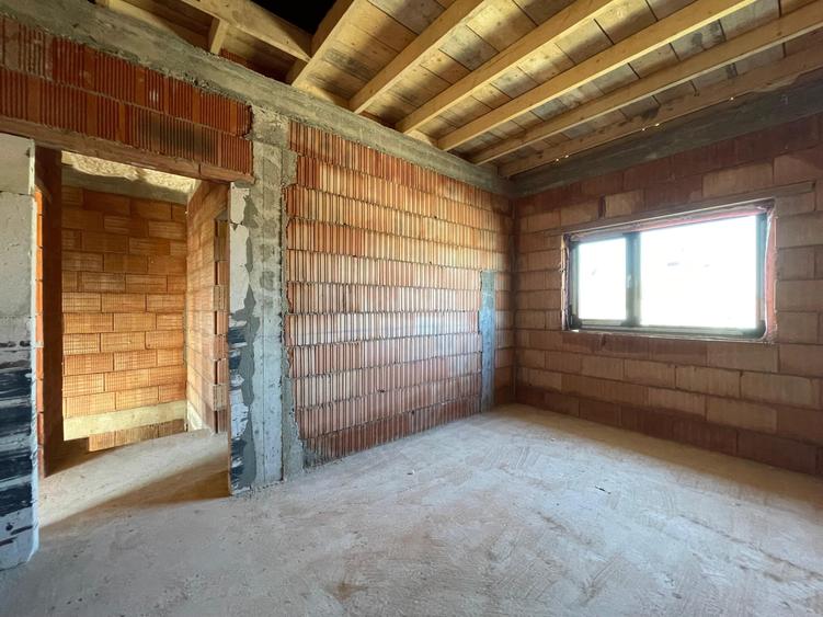 Duplex cu 3 camere cu Canalizare în Moșnița Nouă