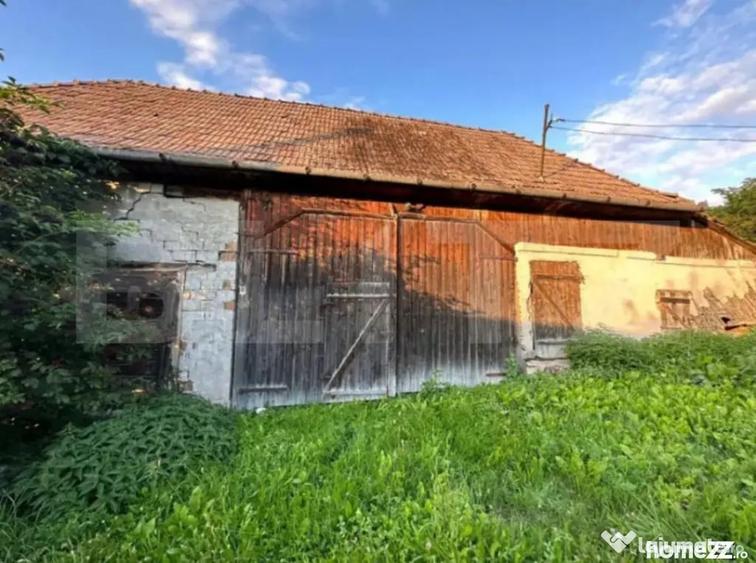 Casă cu 2 camere cu Teren 2331 Mp în Petrești