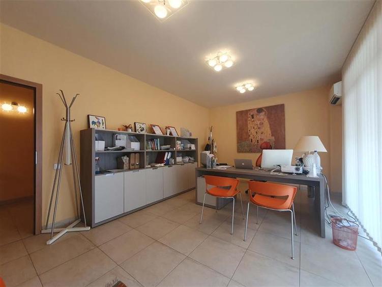 Apartament cu 3 camere decomandat, mobilat în Fabric