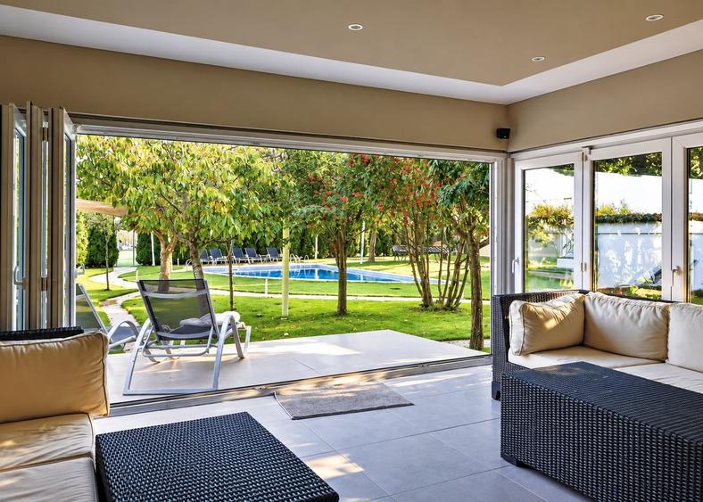 Private Estate lângă București | Vilă, Piscină & Sport Court - 2
