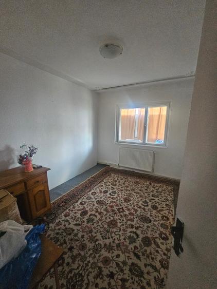 Apartament cu 3 camere decomandat în Tomești