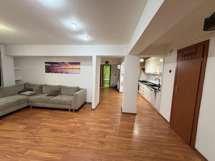 Apartament cu 3 camere decomandat în Central