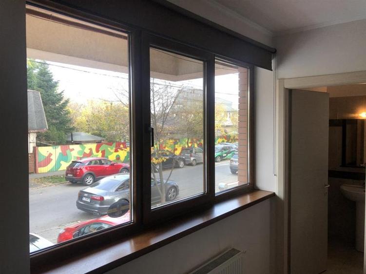Apartament cu 3 camere decomandat, mobilat în Sisești