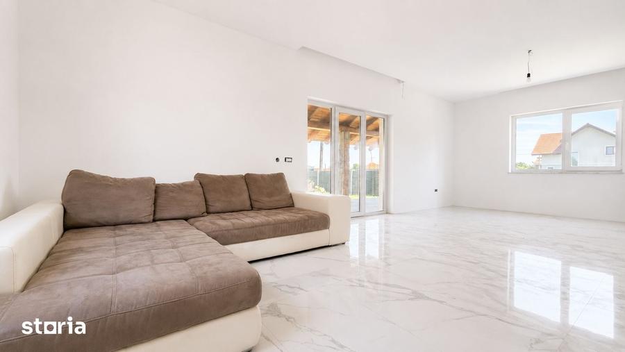Casă cu 4 camere cu Teren 528 Mp în Sânmihaiu Român