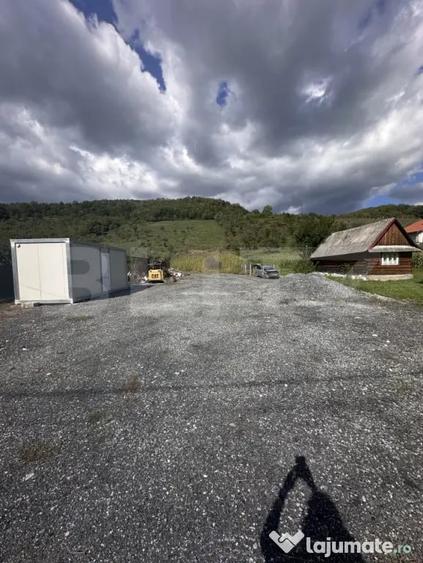 Teren de 5400 mp, în Central