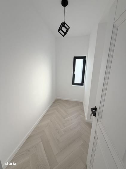 Casă cu 4 camere cu Teren 400 Mp în Domnești