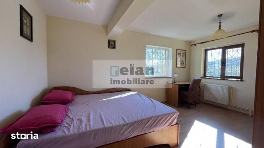 Casă cu 7 camere cu Teren 1356 Mp în Predeal