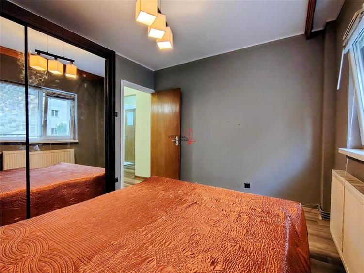 Apartament cu 3 camere decomandat în Titan