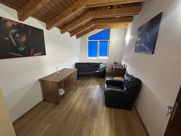 Apartament cu 4 camere decomandat, mobilat în Central