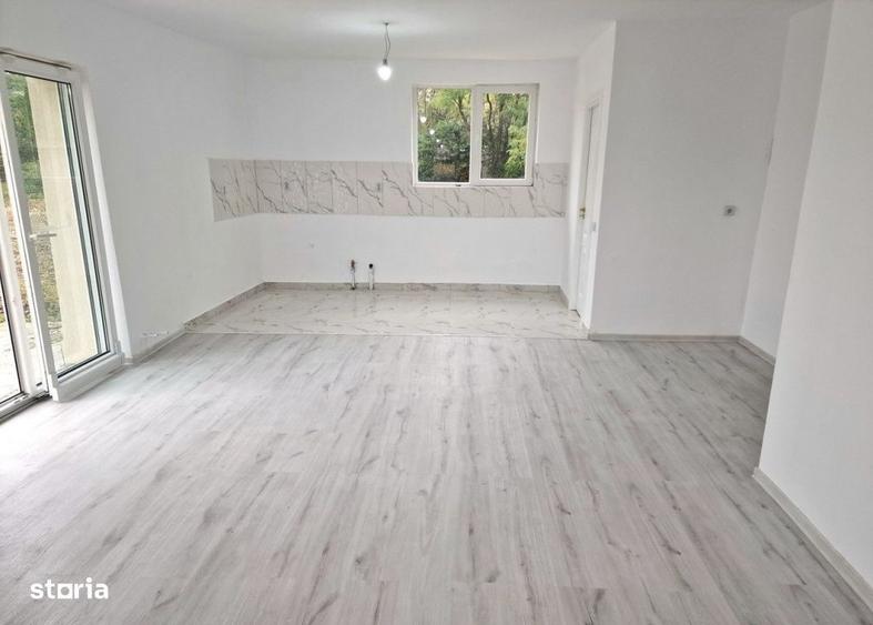 Casă cu 4 camere în Căianu