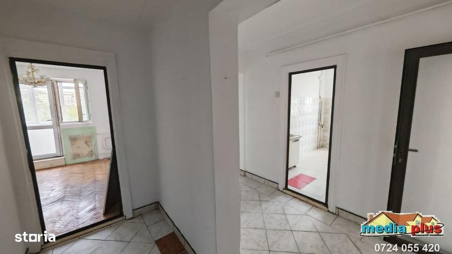 Apartament cu 3 camere decomandat în Micro 19