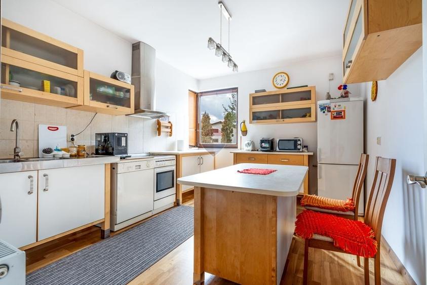 Duplex cu 5 camere cu Teren 512 Mp în Florești