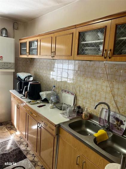 Apartament cu 4 camere decomandat în Lipovei