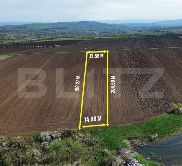 Teren Construcții extravilan de 2700 mp, în 700