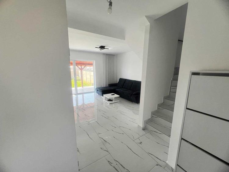 Casă cu 3 camere în Moșnița Veche