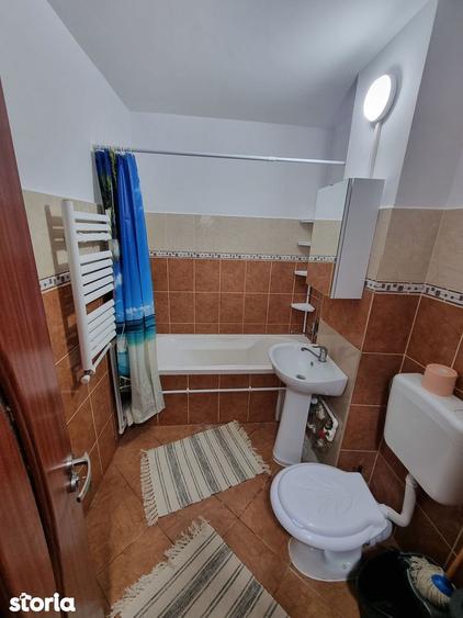Apartament cu 4 camere decomandat, mobilat în Central