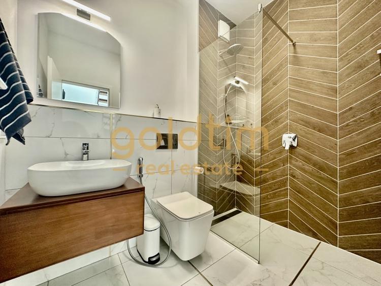 Casă individuală cu 6 camere cu Canalizare în Pipera