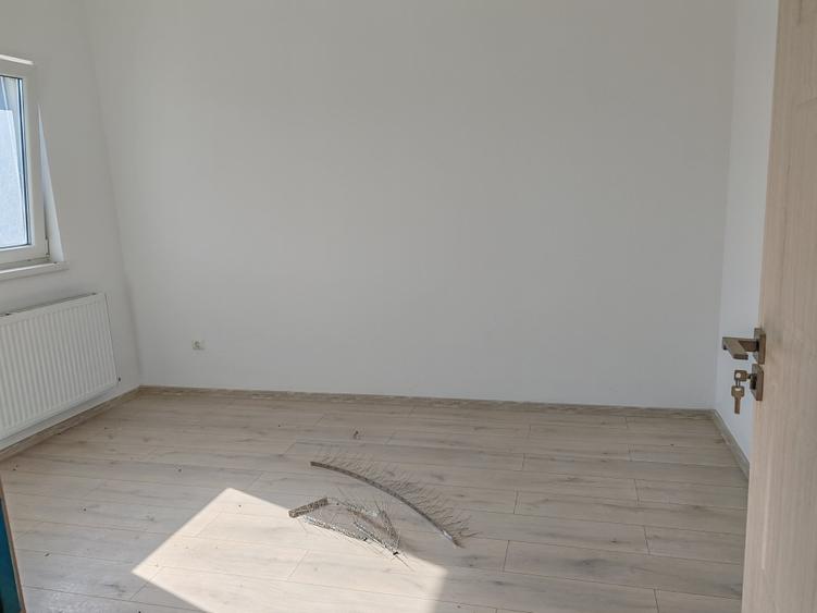Casă individuală cu 4 camere cu Canalizare în Sânpetru