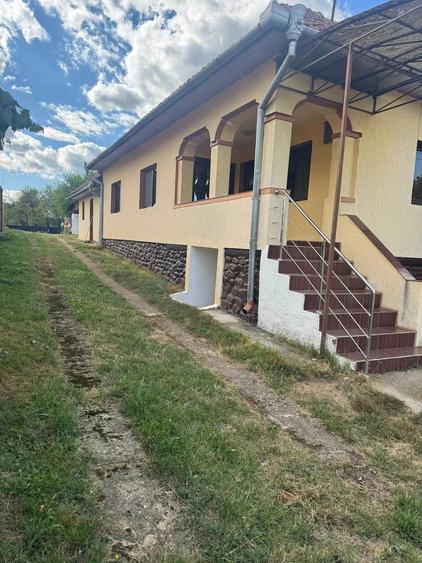 Casă cu 3 camere cu Teren 2800 Mp în Lelești