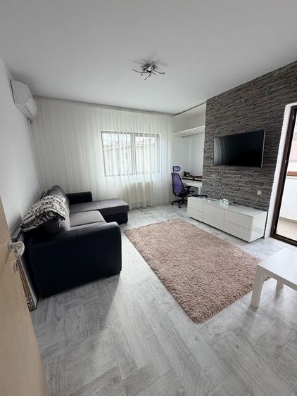 Apartament cu 2 camere decomandat în Titan