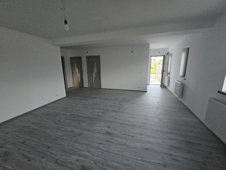 Casă cu 3 camere în Ruși-Ciutea