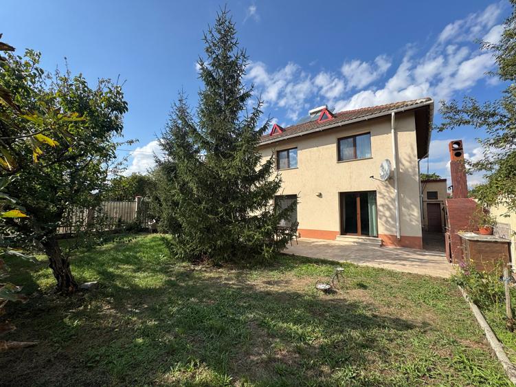 Casă cu 4 camere cu Garaj în Agigea