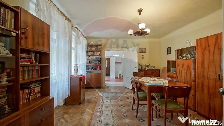 Apartament cu 3 camere nedecomandat în Centrul Istoric