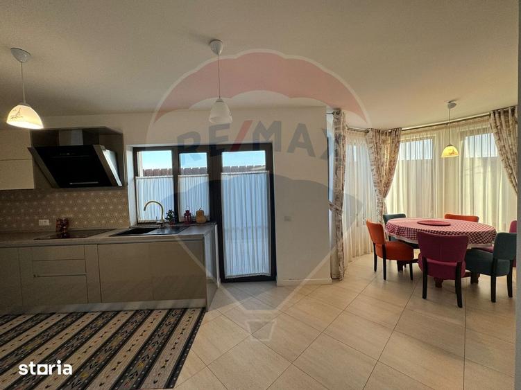 Casă cu 5 camere cu Teren 946 Mp în Golești