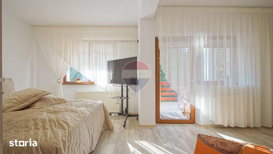 Apartament cu 4 camere decomandat în Clăbucet