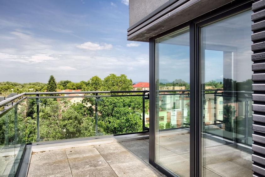 Penthouse cu 2 camere decomandat, mobilat în Ultracentral